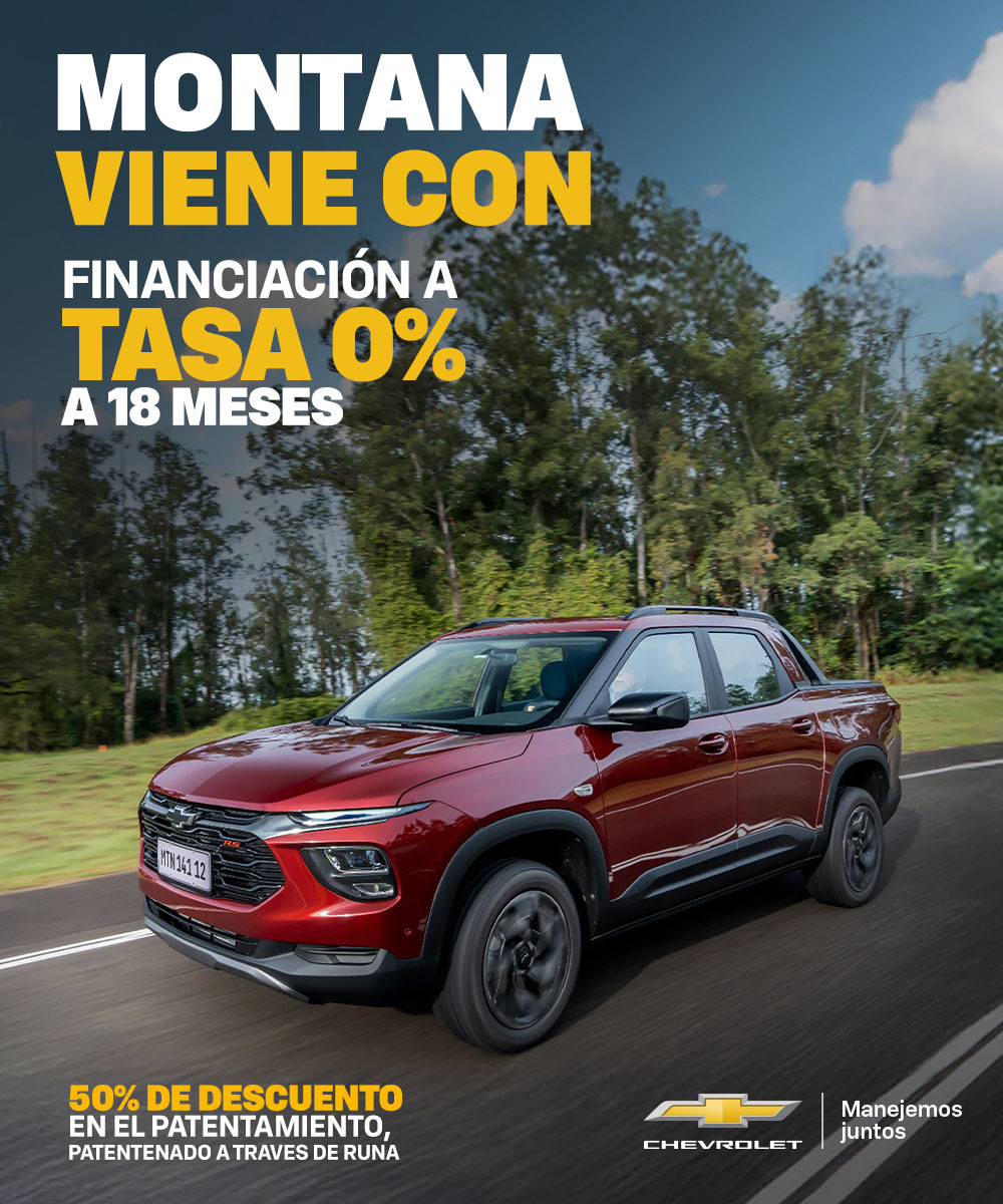 Chevrolet Montana roja circulando por una carretera rodeada de naturaleza. La imagen destaca una promoción de financiación a tasa 0% durante 18 meses y 50% de descuento en el patentamiento.