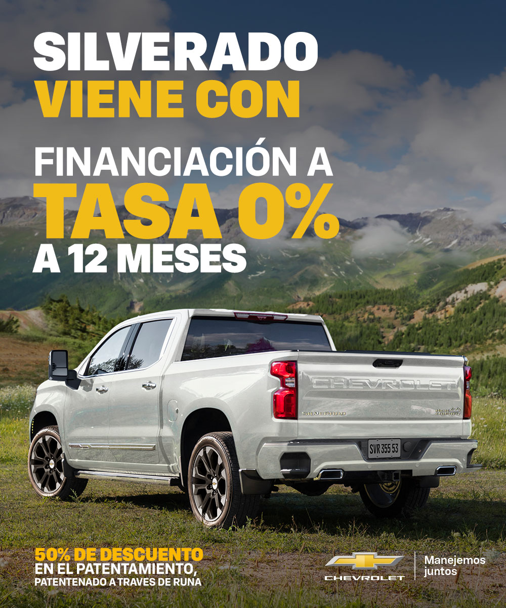 Chevrolet Silverado blanca estacionada en un paisaje montañoso rodeado de naturaleza. La imagen destaca una promoción de financiación a tasa 0% durante 12 meses y 50% de descuento en el patentamiento.